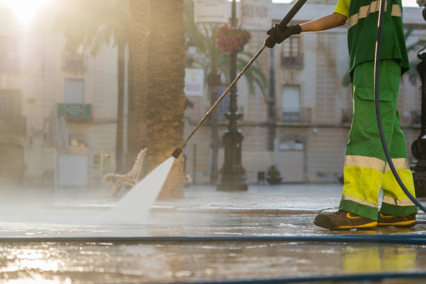 Best Deck Pressure Washing  in Clarksville, IA